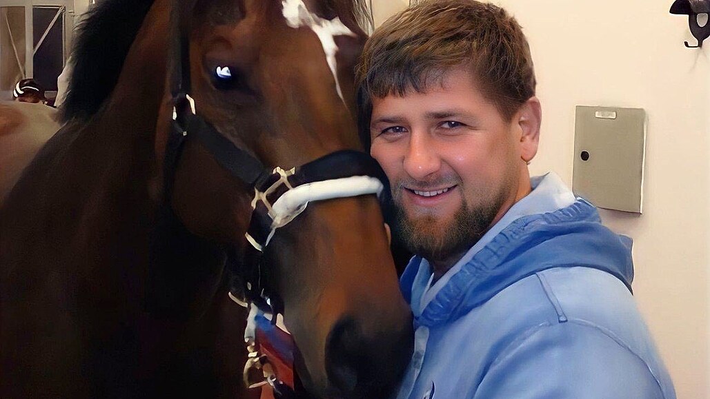 �e�enský v�dce Ramzan Kadyrov s h�ebcem Zazou