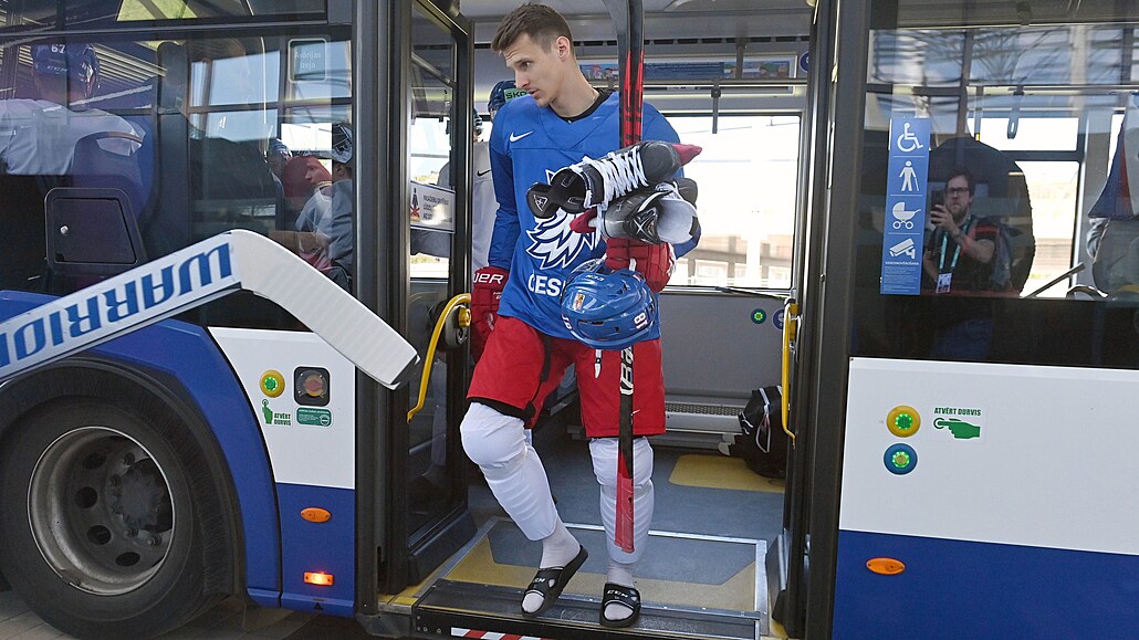 Dominik Kubalík míí na trénik v Rize.