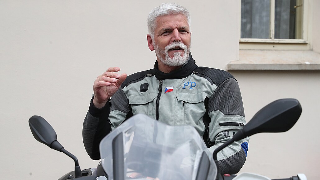 Charitativního motocyklového závodu se zúastnil také prezident Petr Pavel se...