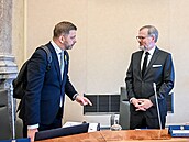 Premiér Petr Fiala a ministr vnitra Vít Rakušan na jednání vlády 10. května 2023