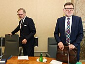 Premiér Petr Fiala a ministr financí Zbyněk Stanjura před jednáním tripartity...