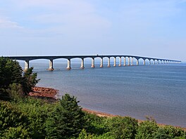 Most Konfederace v Kanad je nejdelí most v Kanad (12,9 km) a jedna z...