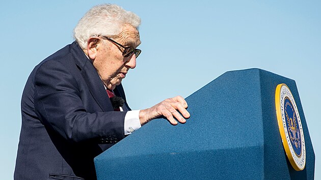 Bval americk ministr zahrani Henry Kissinger pi projevu v prezidentsk knihovn Ronalda Reagana (6. nora 2023)