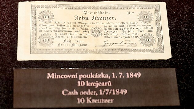 Moravsk zemsk muzeum v Brn vystavuje nejstar paprov penze, se ktermi se platilo v eskch zemch za habsbursk monarchie. Expozice je od stedy k vidn v Dietrichsteinskm palci.