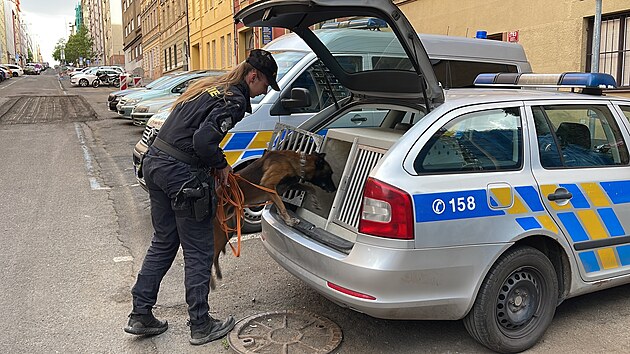 Kriminalist� vyj�d�li na pra�sk� �i�kov, kde mu� napadl �enu a pobodal ji no�em. (10. kv�tna 2023)