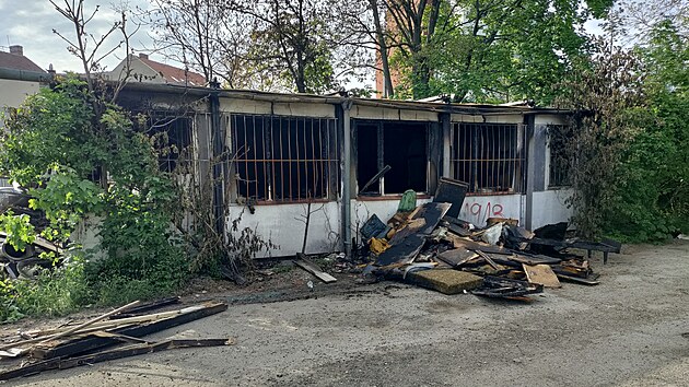 Místo požáru, během kterého v Brně uhořelo osm lidí. (12. května 2023)