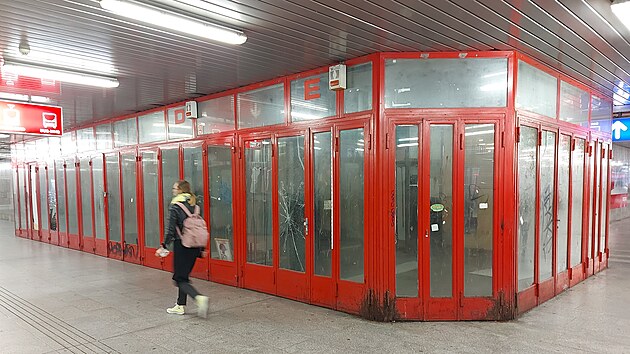 Dalších pět stánků, které hyzdily podchod pod brněnským hlavním nádražím, je nachystáno k likvidaci.