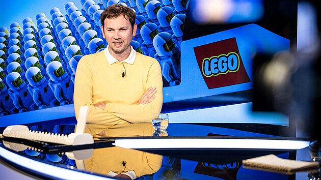 Hosty pořadu Rozstřel je ředitelka marketingu Lego, Iva Ambrožová a vesmírný architekt Tomáš Rousek.