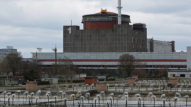 Pohled na Zporoskou jadernou elektrrnu v prbhu rusko-ukrajinskho...