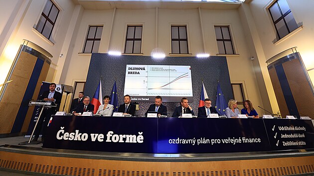 Dominik Stroukal vysvtluje nutnost dchodové reformy a konsolidaního balíku...