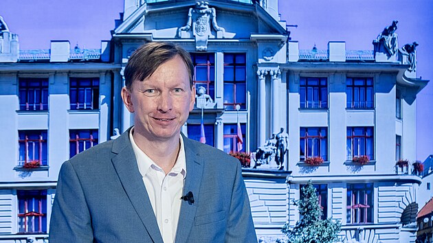 Dnenm hostem poadu Rozstel je Antonn Klecanda (STAN), prask radn pro kolstv a sport.