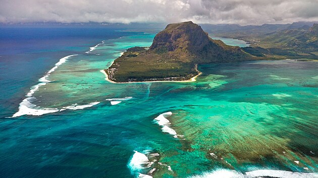 Dramatick� sestup do hlubiny tu na�t�st� nedoprov�z� divok� proudy. M�sto je zcela bezpe�n�.