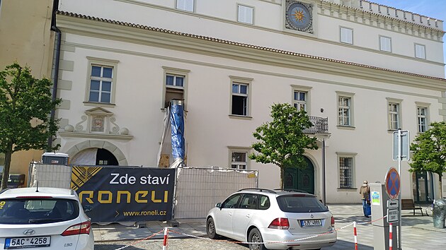 Star radnice v Havlkov Brod vznikla ve druh polovin 17 stolet spojenm t pvodn gotickch dom.