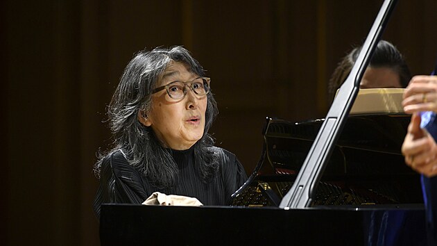 Pianistka Mitsuko Uchida vystoupila na Praskm jaru s Magdalenkou Koenou.