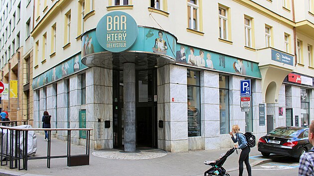 Bar, kter neexistuje na rohu Koz a Dvokovy ulice v Brn je dnes u v podstat nejznmj podnik svho druhu ve mst.
