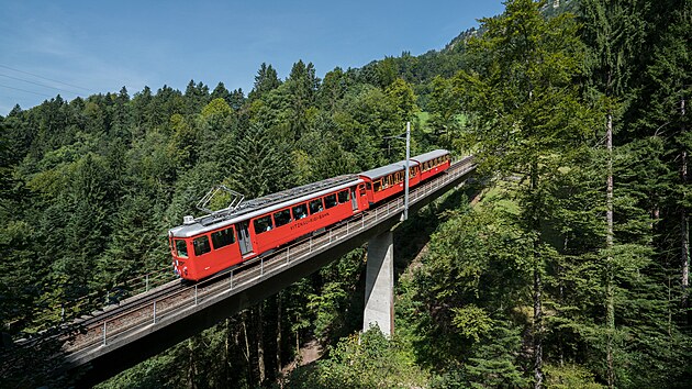 Historick vlaky jezd po svazch Rigi dodnes.