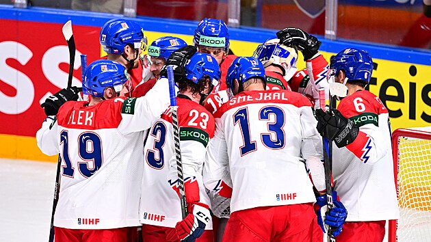 etí hokejisté se radují z první výhry na MS 2023, Slovensko zdolali 3:2.