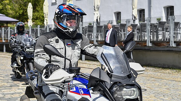 esk prezident Petr Pavel pijel na motorce do bavorskho msta Selb k...