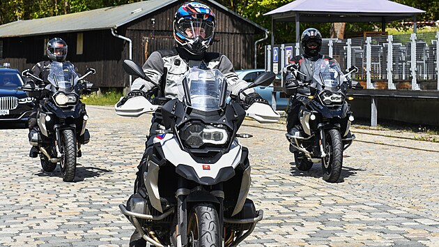 esk prezident Petr Pavel (uprosted) pijel na motorce do bavorskho msta Selb k pleitosti konn bavorsko-eskch tdn ptelstv (19. kvtna 2023)