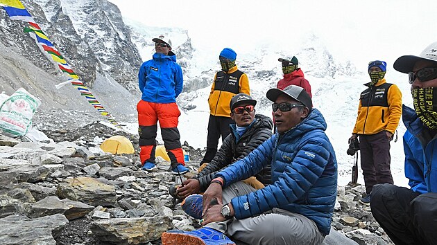 Neplsk horolezec Kami Rita v zkladnm tboe Mount Everestu (2. kvtna 2021)