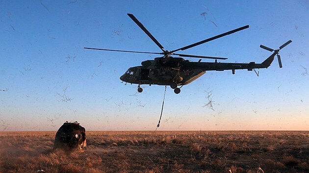 Rusk vojensk vrtulnk Mi-8 na zkladn v Kazachstnu (28. bezna 2023)