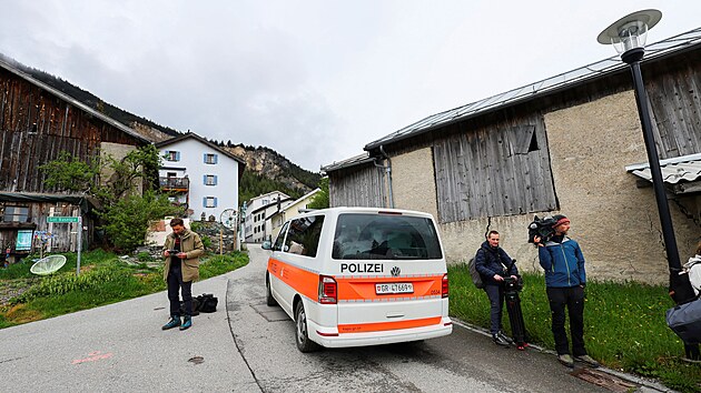 Kvli hrozcmu sesuvu obho skalnho masivu dostalo 70 obyvatel vcarsk vesnice Brienz pkaz co nejrychleji opustit sv domovy. (11. kvtna 2023)