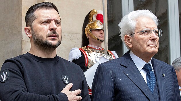 Ukrajinský prezident Volodymr Zelenskyj na návštěvě Itálie. Vpravo jeho italský protějšek Sergio Mattarella. (13. května 2023)