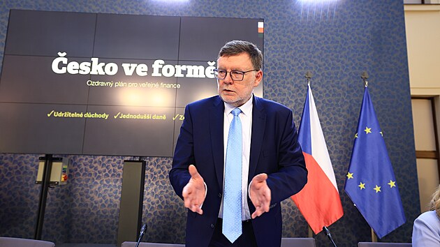 Ministr financí Zbynk Stanjura pi pezentaci konsolidaního balíku a...