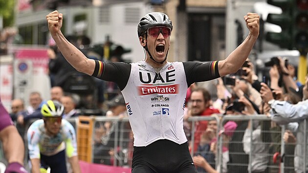 Pascal Ackermann slav vtzstv v 11. etap Giro d'Italia.