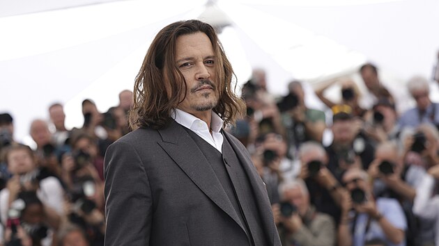 Johnny Depp na pedstaven snmku Jeanne du Barry - Krlova milenka, kter uvedl filmov festival v Cannes (1. kvtna 2023).