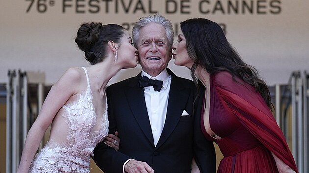 Carys Zeta Douglasov, Michael Douglas a Catherine Zeta-Jonesov (Cannes, 16. kvtna 2023)