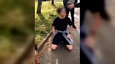 Na sociálních sítích kolovalo video s napadením chlapce, dti mu u hlavy drely...