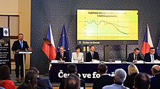 Marian Jureka (KDU-SL) s odborníky pedstavil detaily dchodové reformy a...