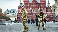 lenové krajn pravicové ruské polovojenské jednotky Rusi se procházejí na...