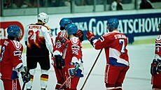 Antonín Stavjaa se raduje z branky se svými spoluhrái.
