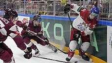 Vladimír Sobotka se snaí udret kotou proti dvma dotírajícím Lotym.