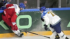 Kazachstánský úto�ník Michail Rachmanov (79) se marn� sna�í obhodit �eského...