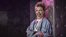 Simona Lewandowska. Prodavaka ze Zlaté labut, která miluje enu, nebo naivní,...