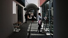 Zhruba �ty�icet let nevyu�ívaná pasá� se prom�nila v Uli�ku �emesel.