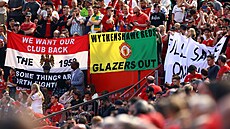 Fanouci Manchesteru United protestují proti souasným majitelm klubu...