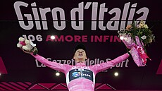 RَOVÉ OSLAVY. Andreas Leknessund - nový vedoucí mu� italského Gira.