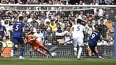 Callum Wilson z penalty srovnává zápas proti Leedsu.