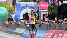 SUVERÉN. Ben Healy absolutn� dominoval osmé etap� Gira.