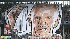 Choreo slávistických fanouk i s asistentem trenéra Pavlem ehákem.