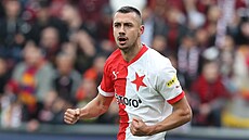 A POJ�ME! Ivan Schanz hecuje své slávistické spoluhrá�e poté, co v derby proti...