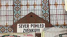 Takhle vypadají plány vitráí Prmyslového paláce. Kadé sklíko má svoje íslo.