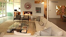 Obývací pokoj s plynovým krbem