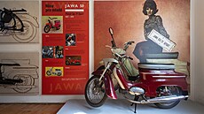 Vystavované motorky jsou originály, i náhradní díly na nich na n pesn pasují.