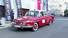 Z Prahy odstartovala unikátní jízda historických automobil Oldtimer Orient...