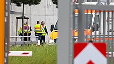 Muž střílel v rozsáhlém areálu automobilky Mercedes-Benz u města Stuttgart....